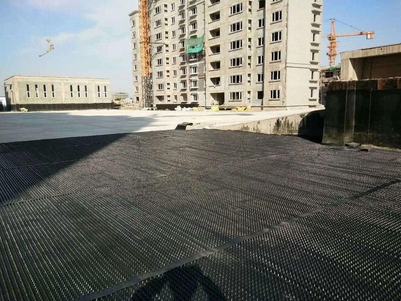 烏魯木齊東方雨虹承建某小區(qū)排水板防滲鋪設(shè)